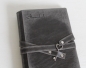 Mobile Preview: Stammbuch "Herz-Schlüssel" aus schwarzem Leder, im Vintage-Look